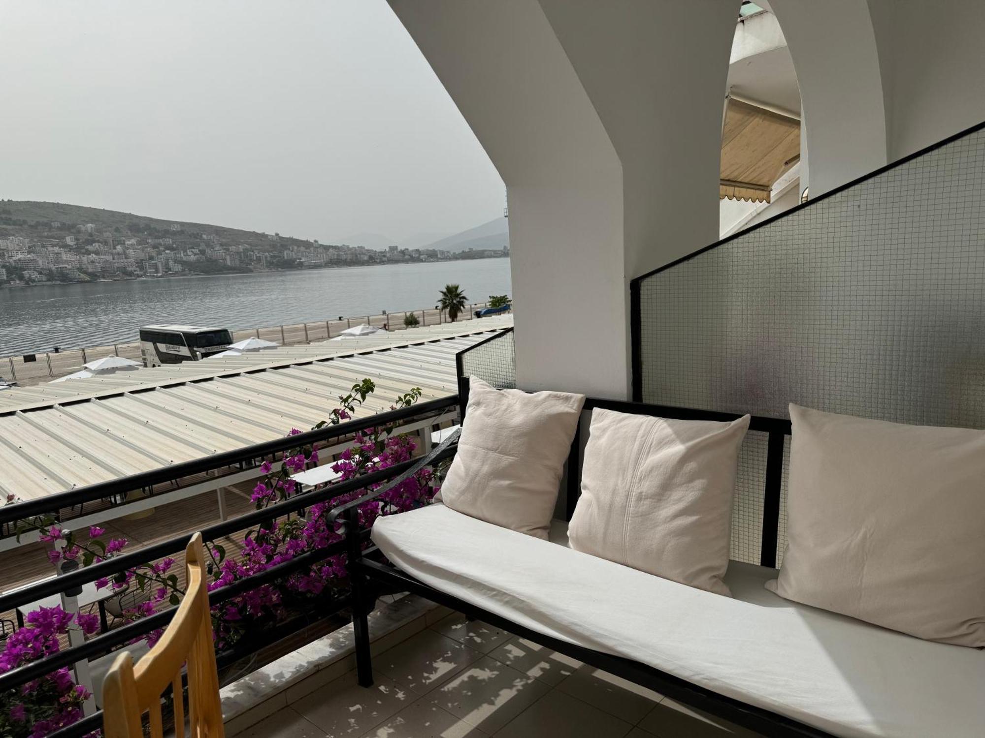 Vila Onhezmi Sarandë Exterior foto