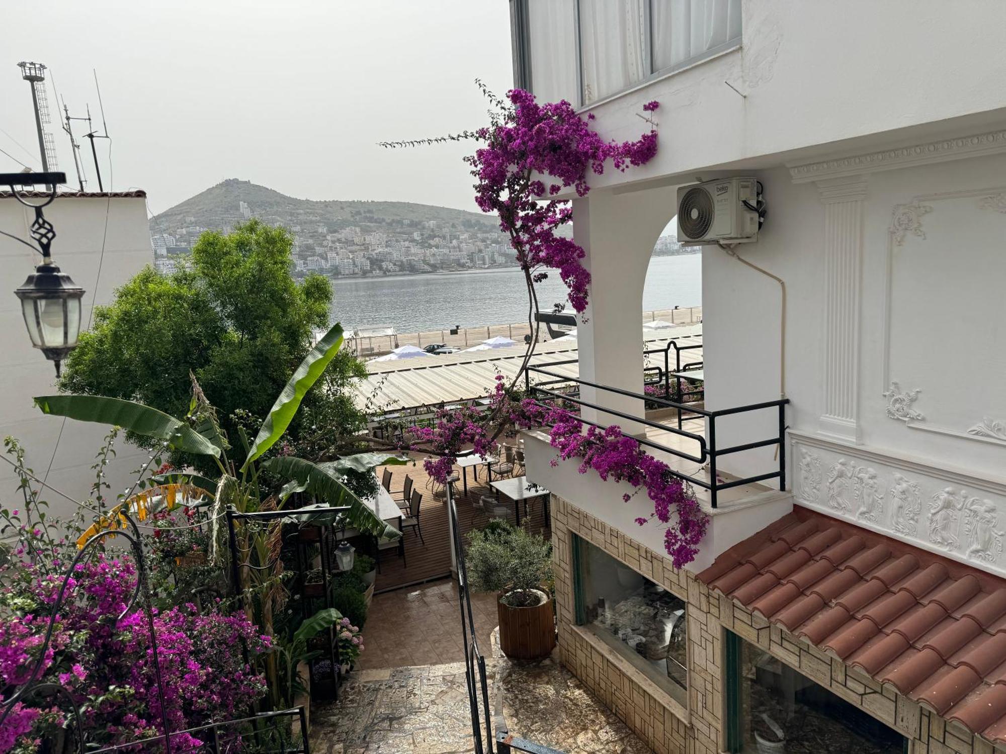 Vila Onhezmi Sarandë Exterior foto