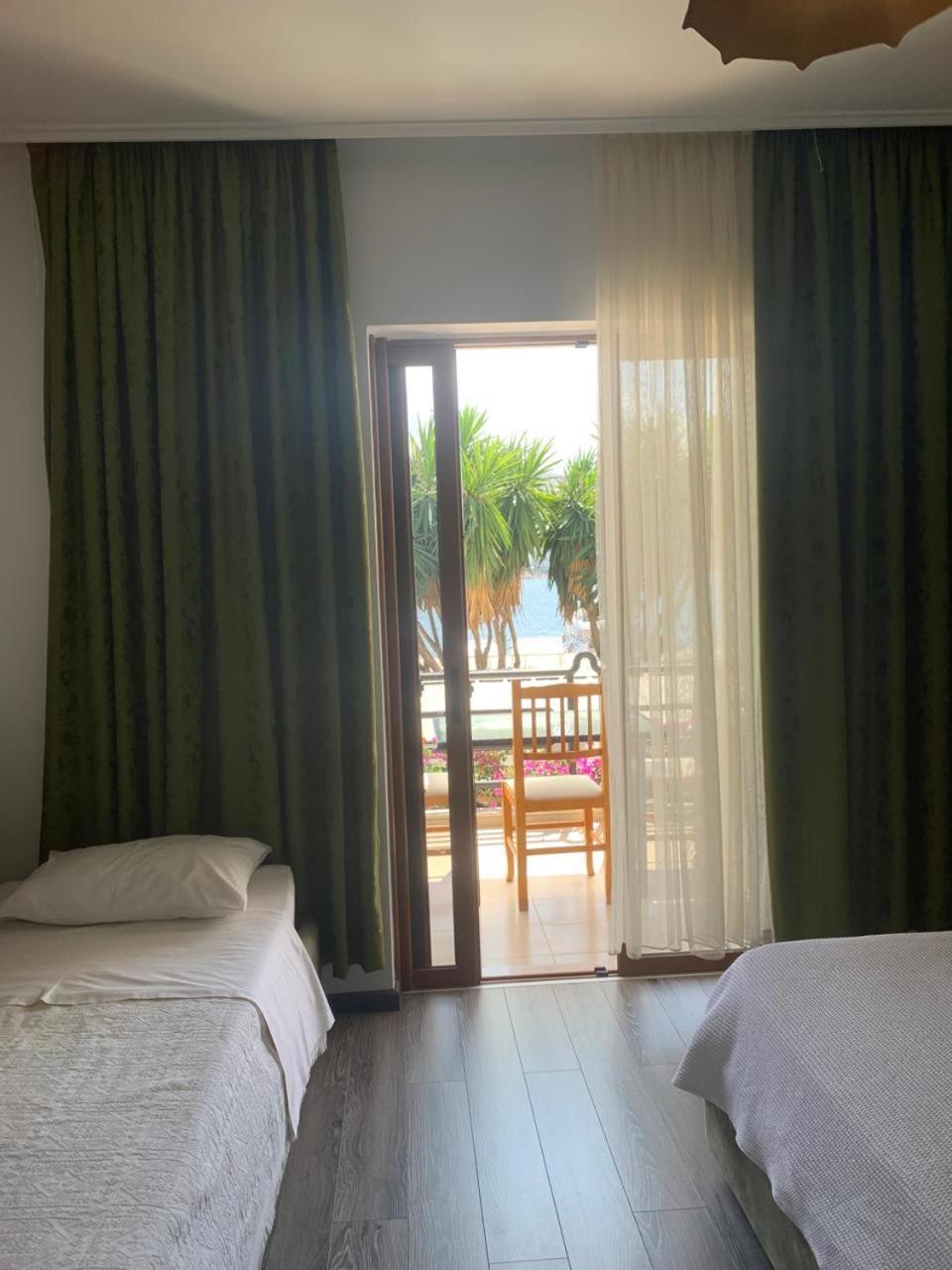 Vila Onhezmi Sarandë Exterior foto